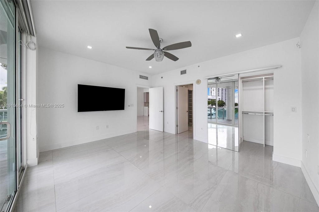 Real estate property located at 7918 Harbour Island Dr #207, Miami-dade, 360 Condo C, North Bay Village, FL