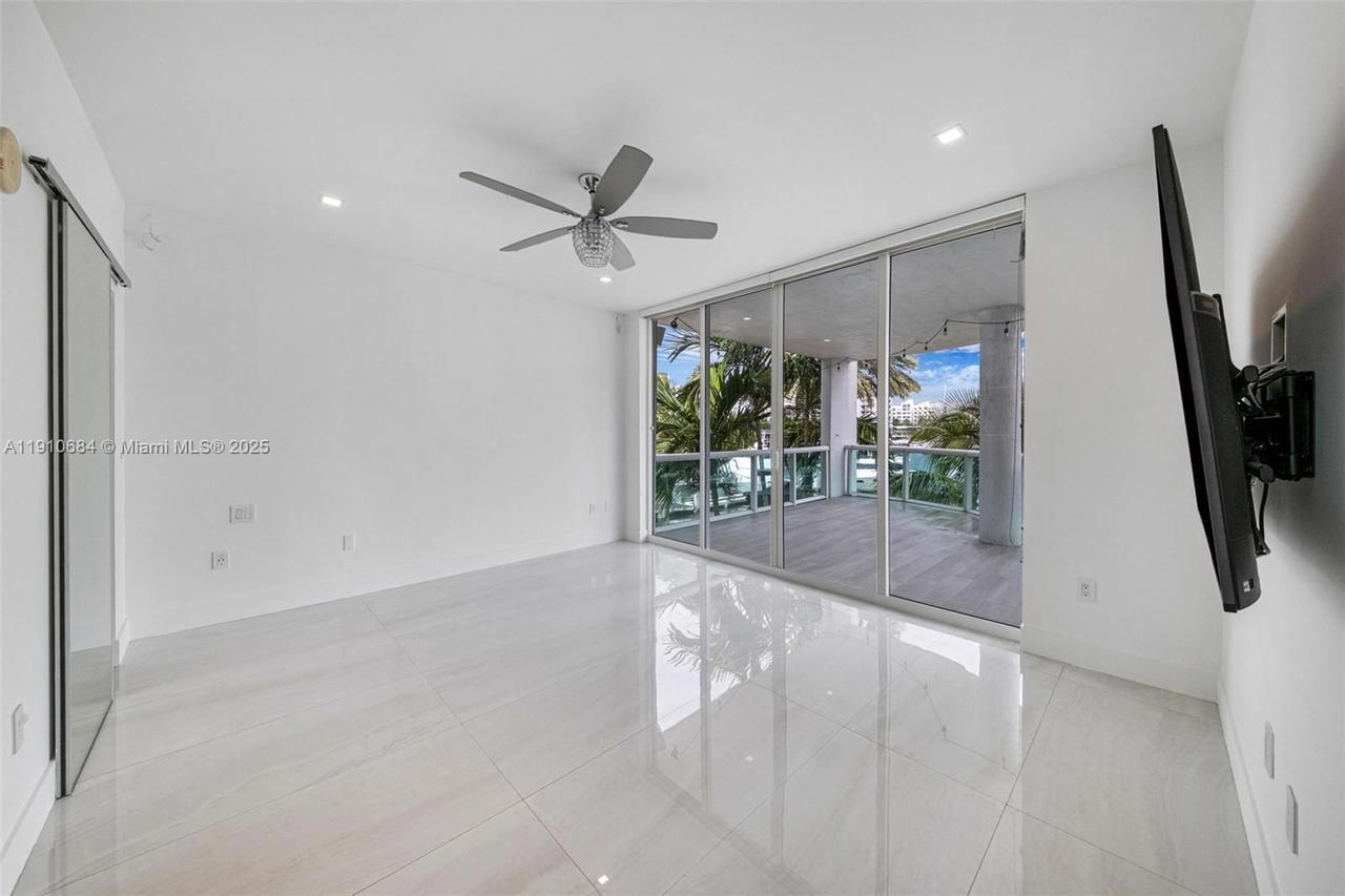 Real estate property located at 7918 Harbour Island Dr #207, Miami-dade, 360 Condo C, North Bay Village, FL