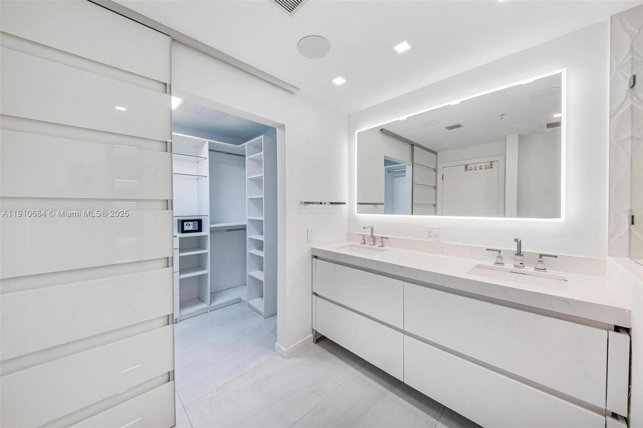 Real estate property located at 7918 Harbour Island Dr #207, Miami-dade, 360 Condo C, North Bay Village, FL