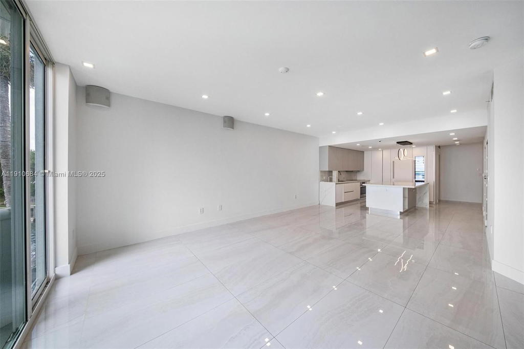 Real estate property located at 7918 Harbour Island Dr #207, Miami-dade, 360 Condo C, North Bay Village, FL