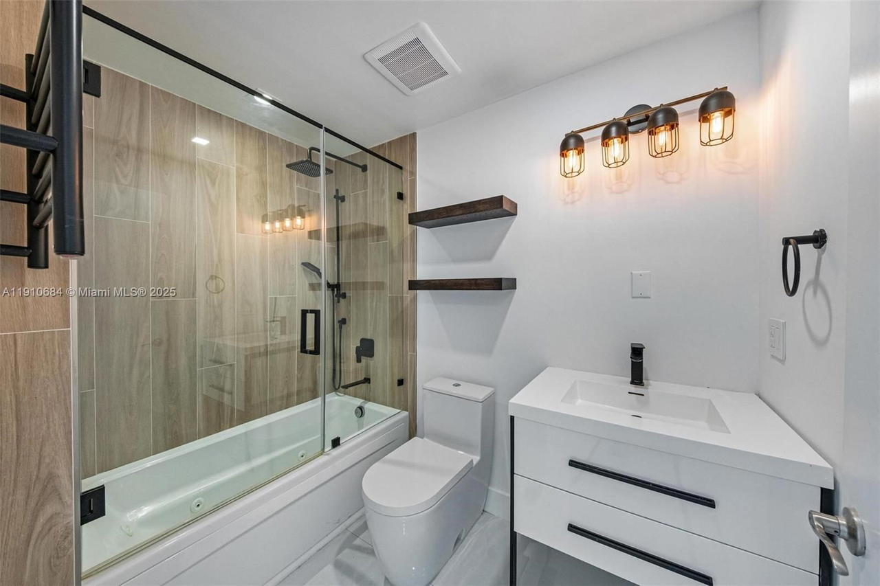 Real estate property located at 7918 Harbour Island Dr #207, Miami-dade, 360 Condo C, North Bay Village, FL
