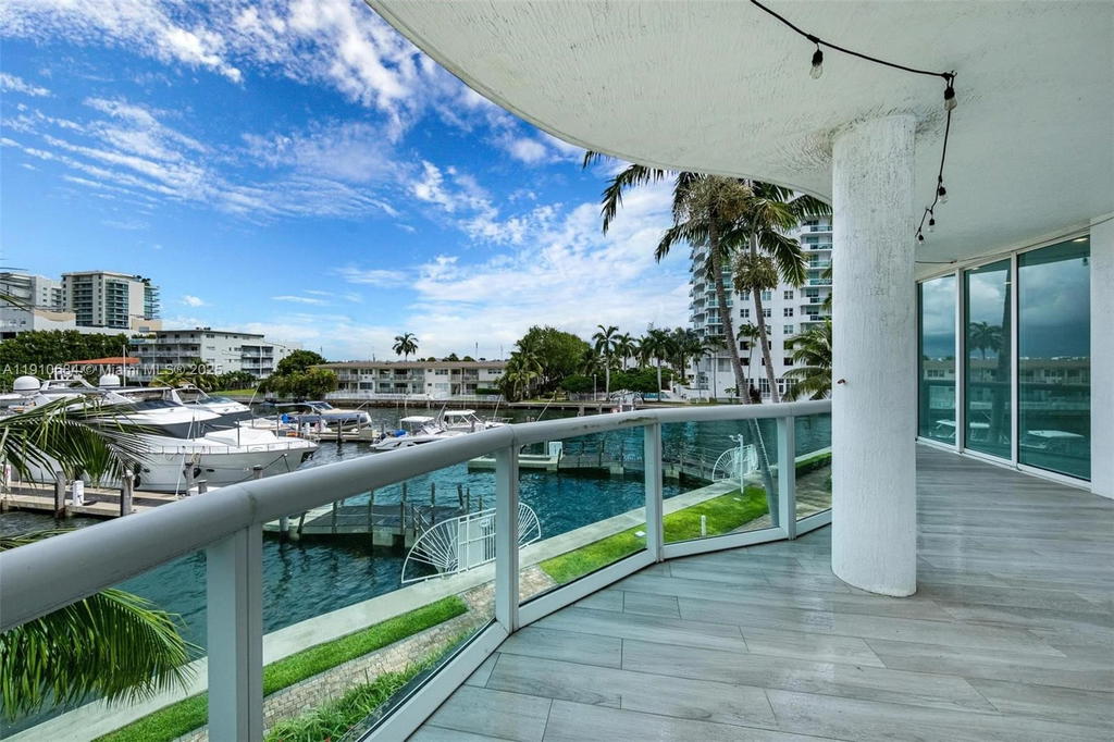 Real estate property located at 7918 Harbour Island Dr #207, Miami-dade, 360 Condo C, North Bay Village, FL