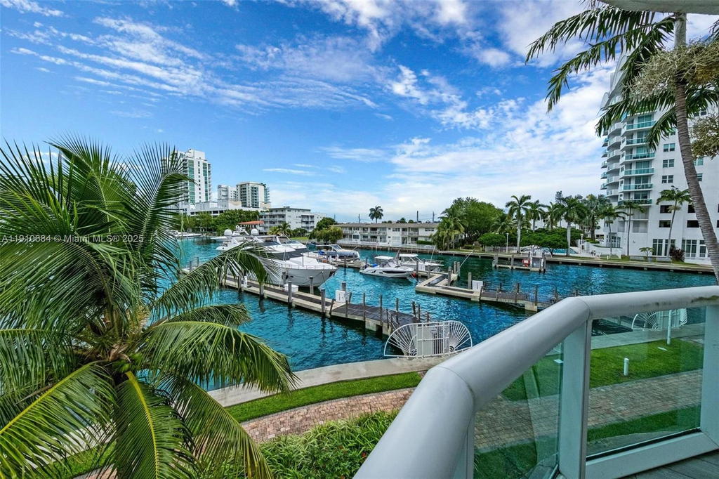 Real estate property located at 7918 Harbour Island Dr #207, Miami-dade, 360 Condo C, North Bay Village, FL
