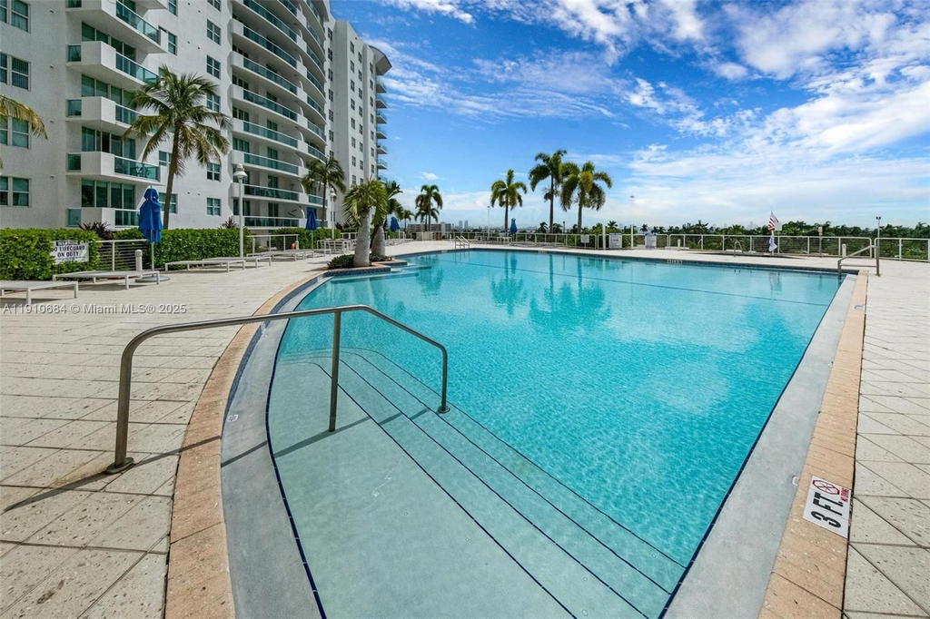 Real estate property located at 7918 Harbour Island Dr #207, Miami-dade, 360 Condo C, North Bay Village, FL