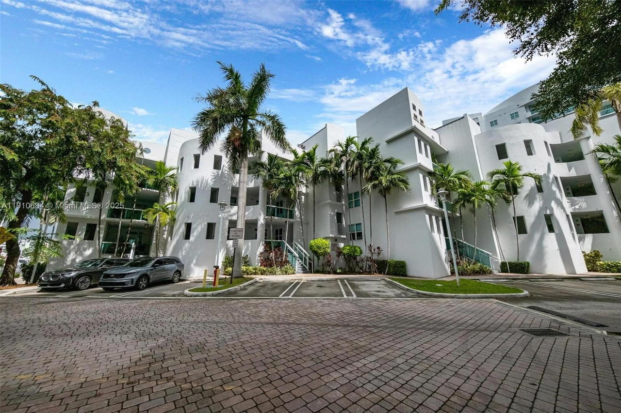 Real estate property located at 7918 Harbour Island Dr #207, Miami-dade, 360 Condo C, North Bay Village, FL