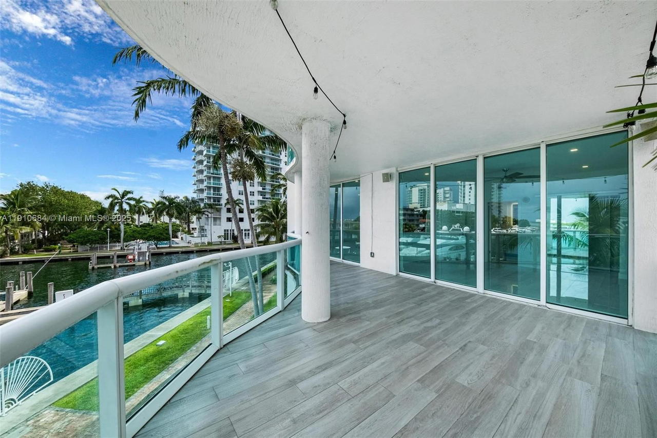 Real estate property located at 7918 Harbour Island Dr #207, Miami-dade, 360 Condo C, North Bay Village, FL