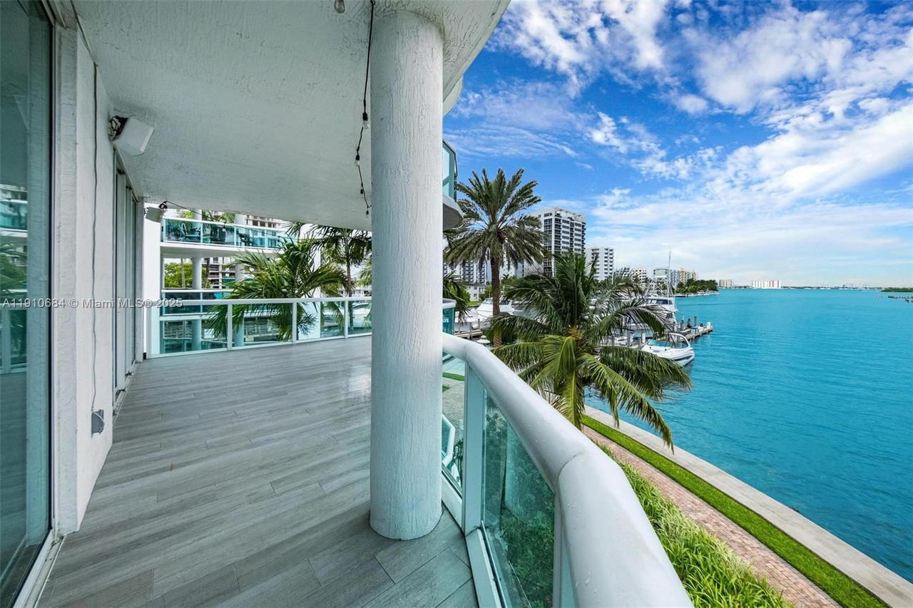 Real estate property located at 7918 Harbour Island Dr #207, Miami-dade, 360 Condo C, North Bay Village, FL