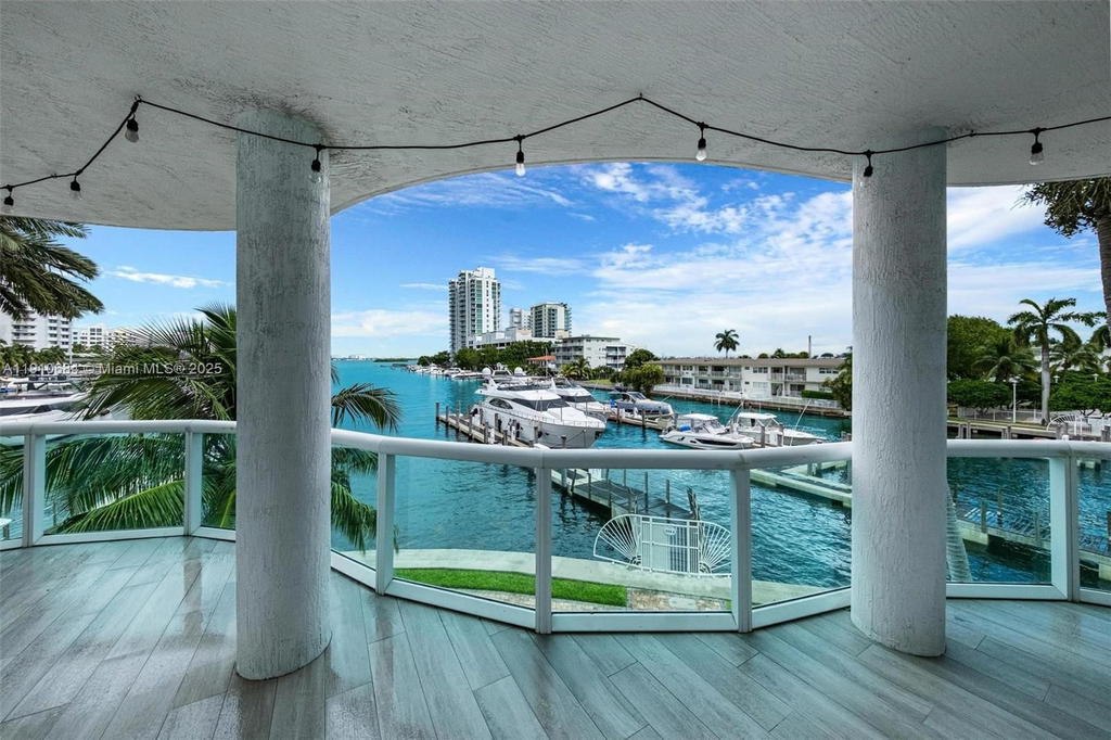 Real estate property located at 7918 Harbour Island Dr #207, Miami-dade, 360 Condo C, North Bay Village, FL