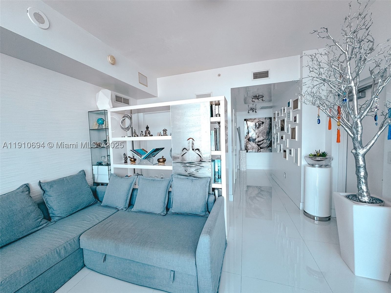 Real estate property located at 2020 Bayshore Dr #2007, Miami-dade, Paramount Bay Condo, Miami, FL
