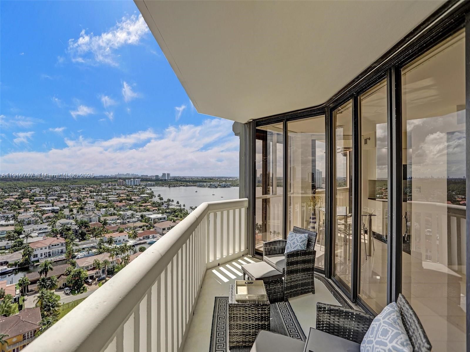Real estate property located at 1000 Island Blvd #2103, Miami-dade, 1000 Isl Blvd Williams Is, Aventura, FL