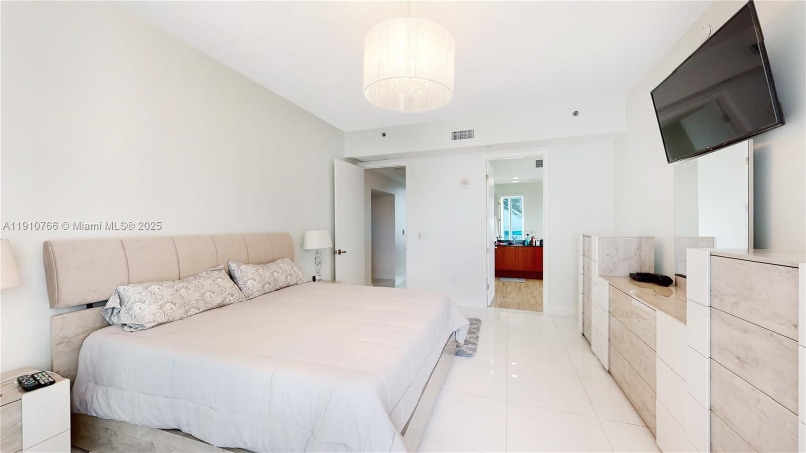Real estate property located at 15811 Collins Ave #504, Miami-dade, Tdr Tower Iii Condo, Sunny Isles Beach, FL