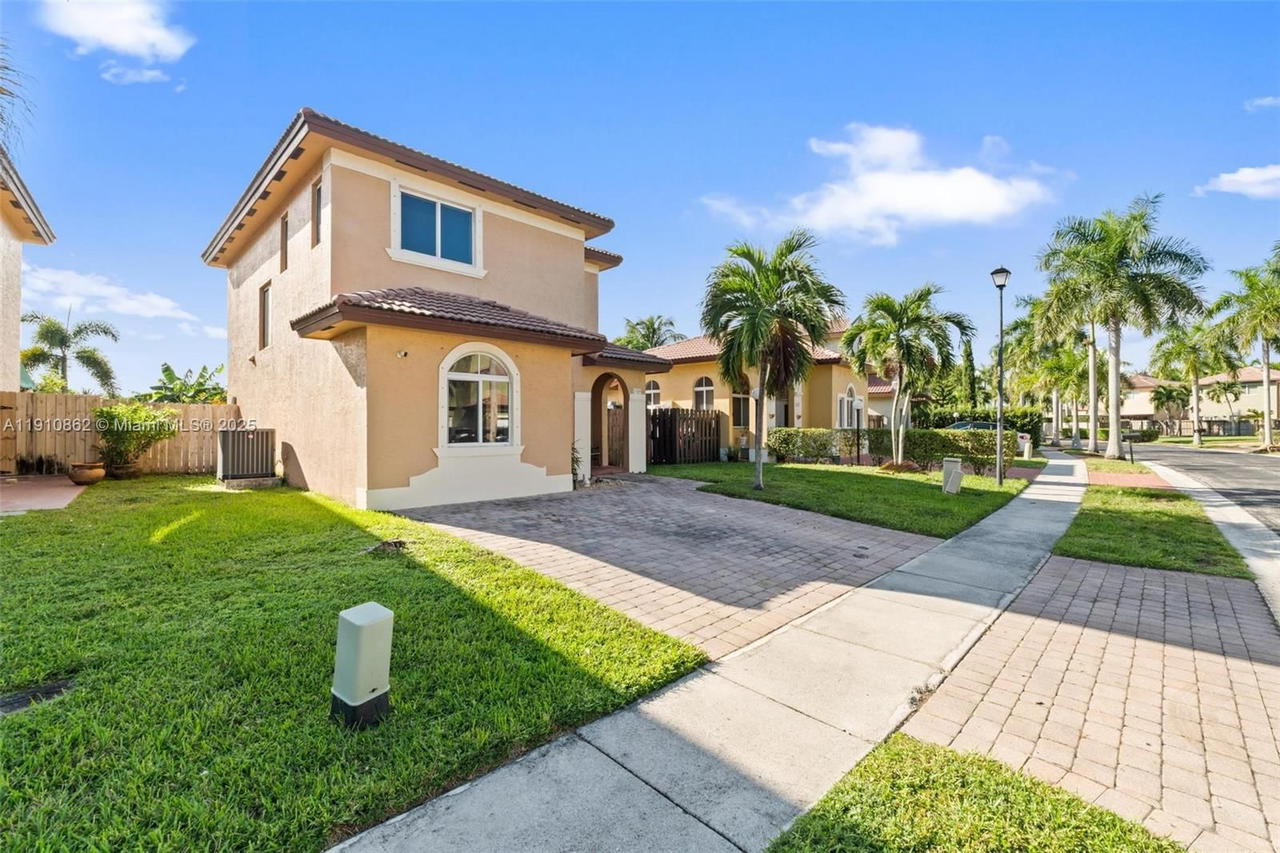 Real estate property located at 2526 41st Ave, Miami-dade, Meghans Place, Homestead, FL