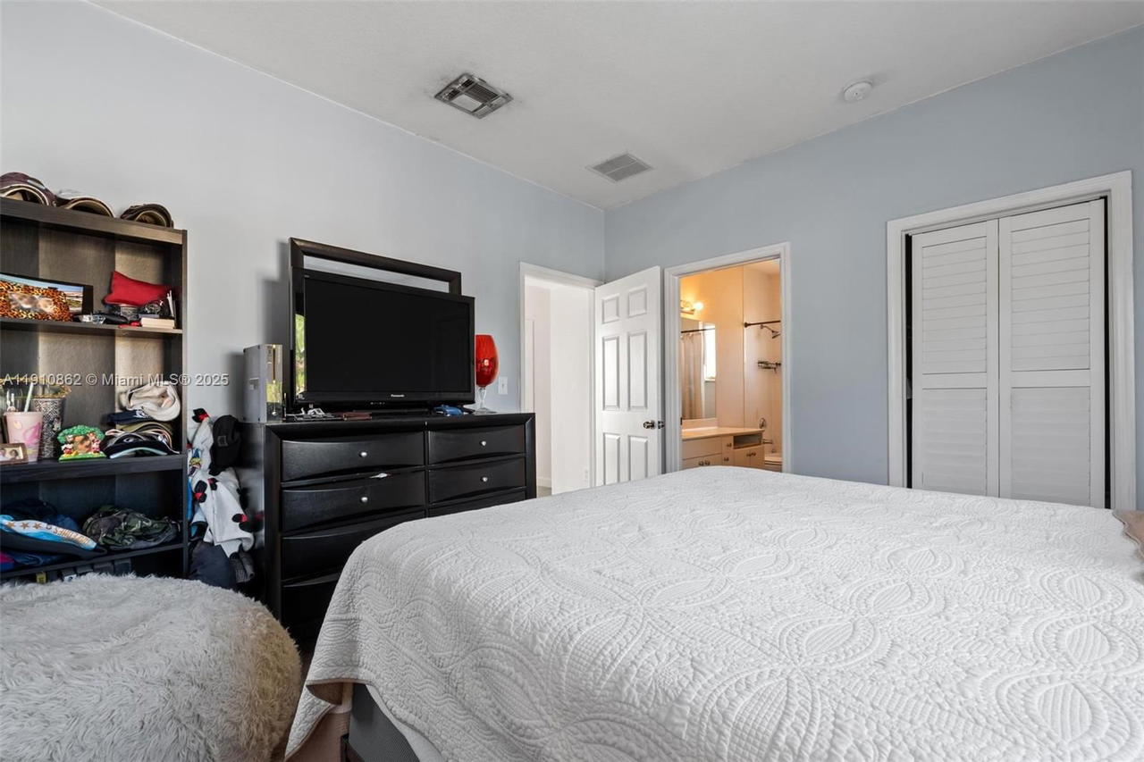 Real estate property located at 2526 41st Ave, Miami-dade, Meghans Place, Homestead, FL