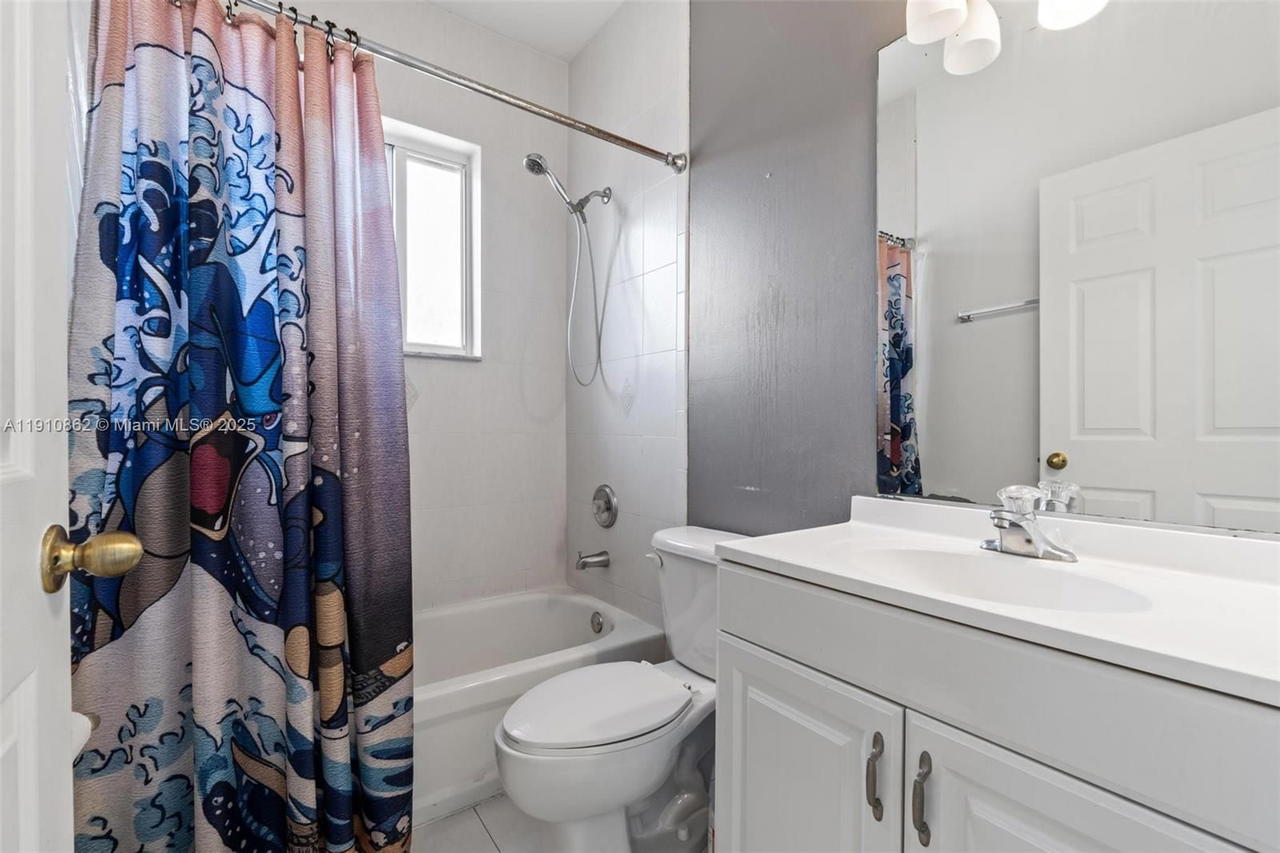 Real estate property located at 2526 41st Ave, Miami-dade, Meghans Place, Homestead, FL