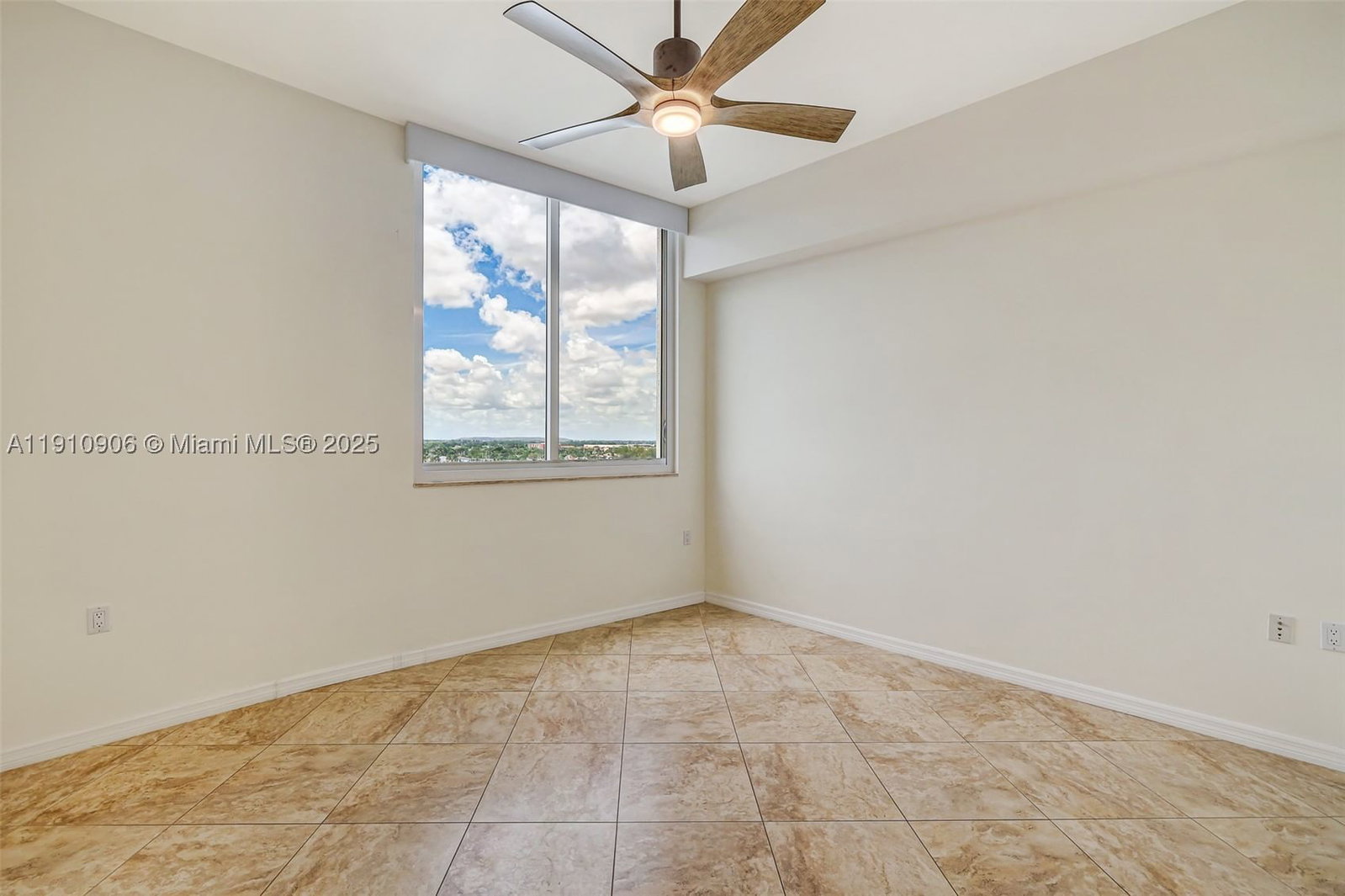 Real estate property located at 704 Ocean Blvd #1001, Broward, Luna Ocean Residences Con, Pompano Beach, FL