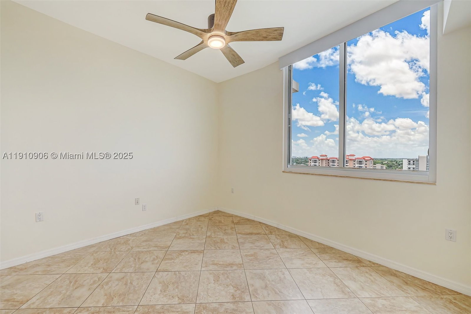 Real estate property located at 704 Ocean Blvd #1001, Broward, Luna Ocean Residences Con, Pompano Beach, FL