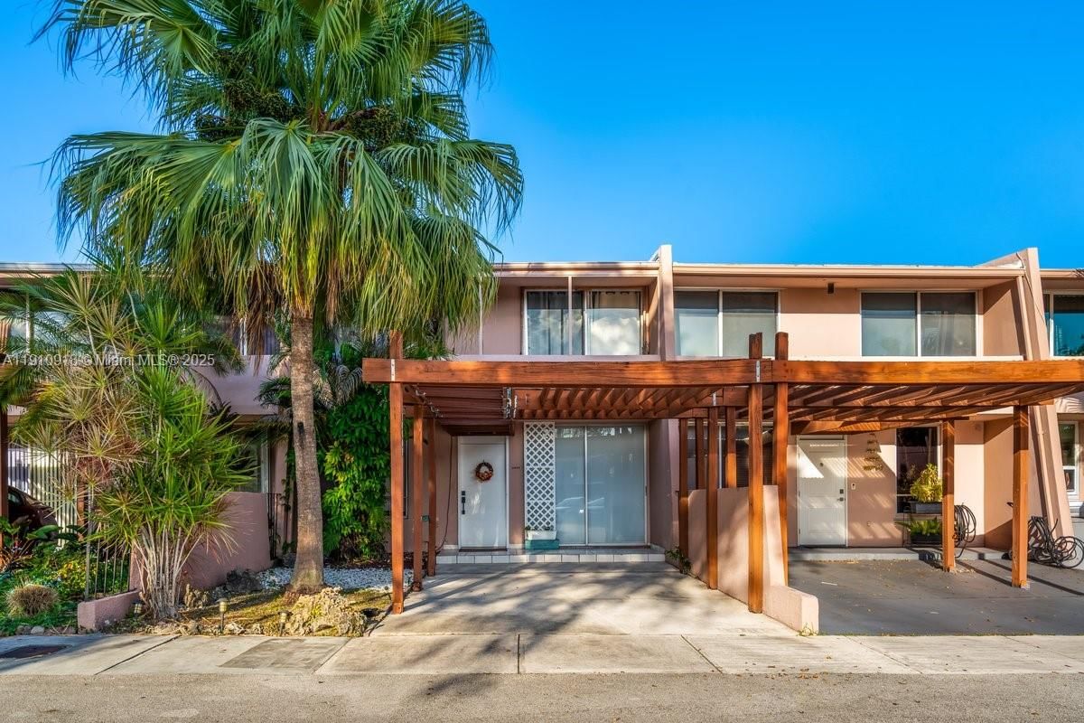 Real estate property located at 14105 Kendale Lakes Cir, Miami-dade, Kendale Lakes North Sec 7, Miami, FL