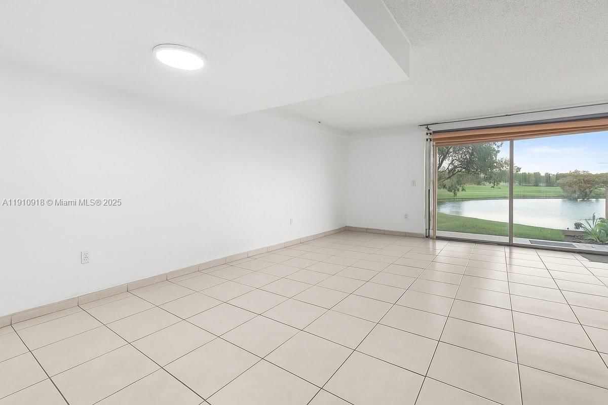 Real estate property located at 14105 Kendale Lakes Cir, Miami-dade, Kendale Lakes North Sec 7, Miami, FL
