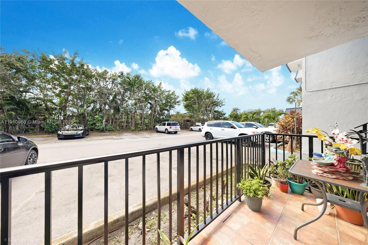 Real estate property located at 8005 6th Ave C, Miami-dade, Los Palacios By Miami Lak, Hialeah, FL
