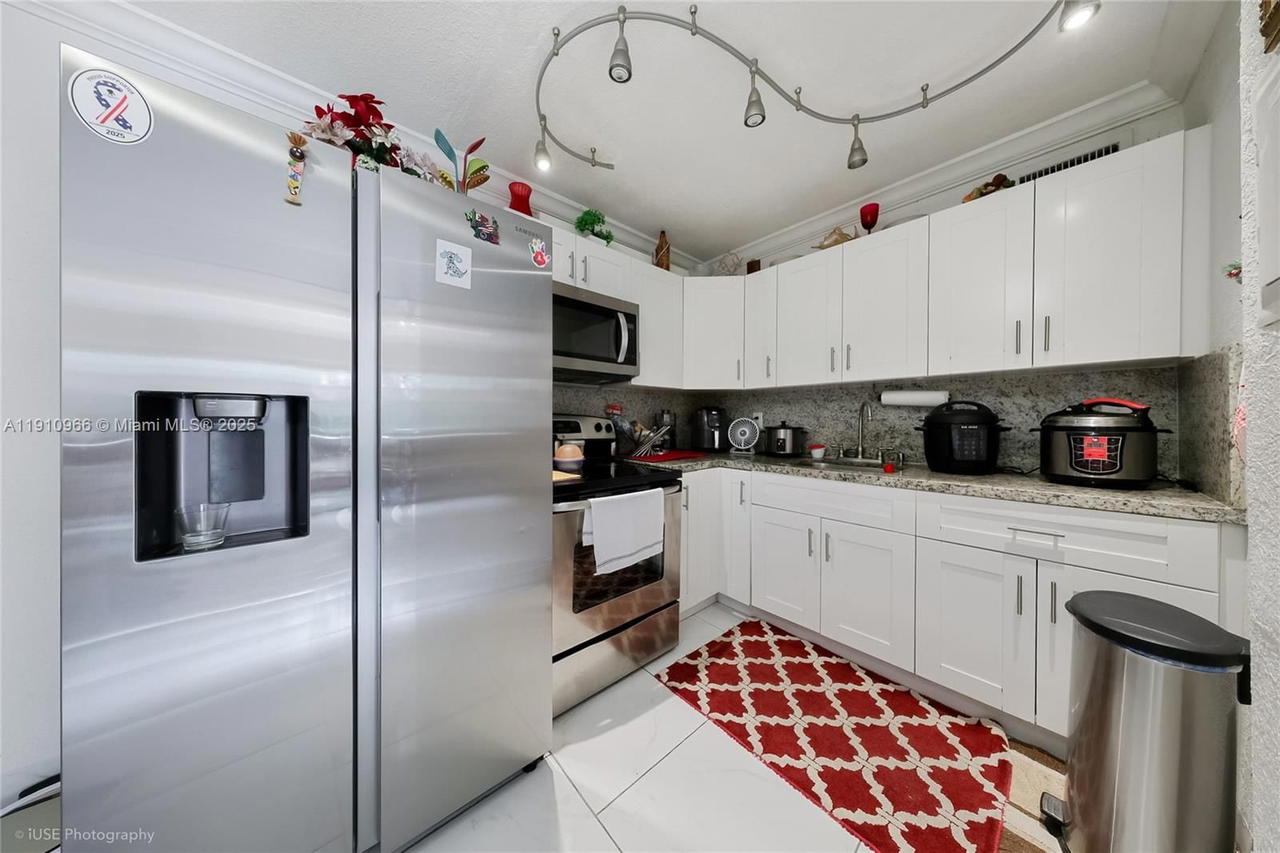 Real estate property located at 8005 6th Ave C, Miami-dade, Los Palacios By Miami Lak, Hialeah, FL