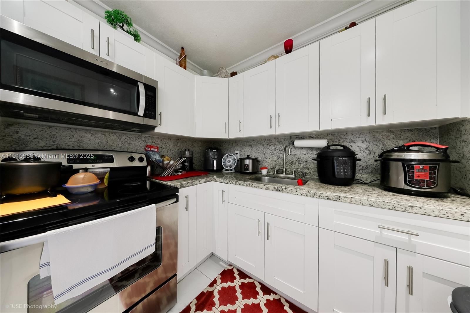 Real estate property located at 8005 6th Ave C, Miami-dade, Los Palacios By Miami Lak, Hialeah, FL