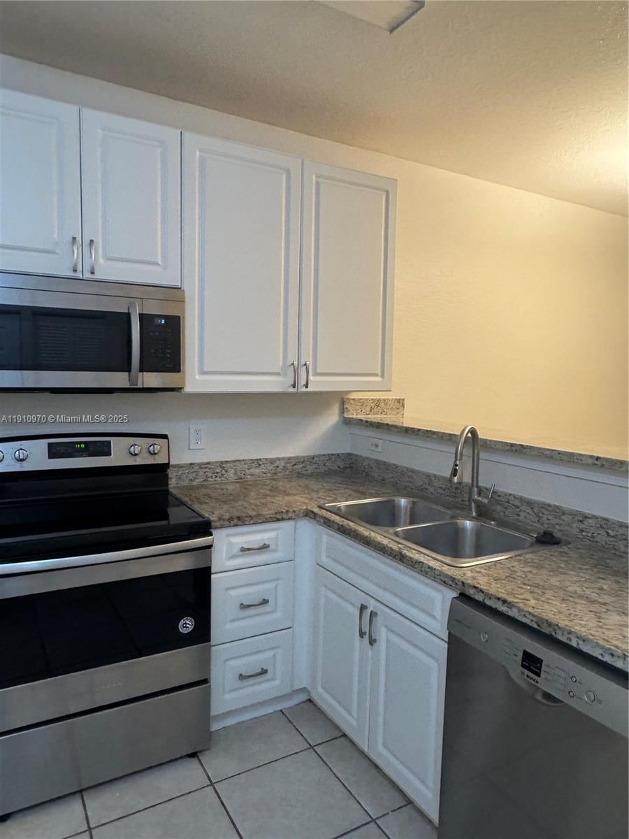Real estate property located at 3670 91st Ln #3670, Broward, Gardens Of Sunrise Condo, Sunrise, FL