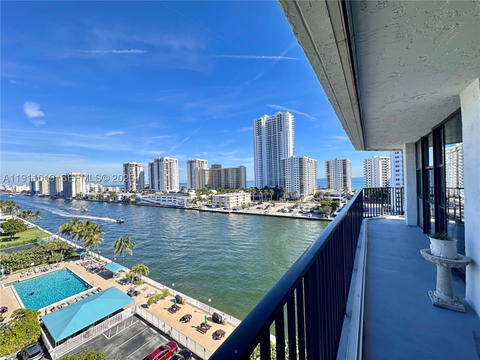Real estate property located at 800 Parkview Dr #1021, Broward, Oceanview Park Condo, Hallandale Beach, FL