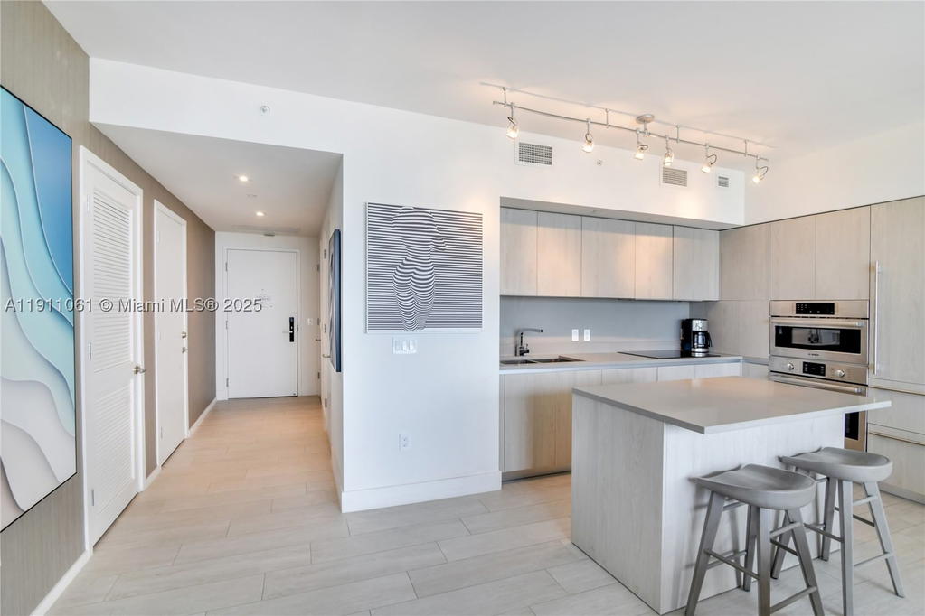 Real estate property located at 4010 Ocean Dr R3206, Broward, 4010 South Ocean Condo Ho, Hollywood, FL