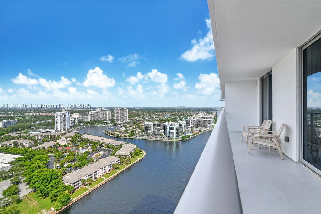 Real estate property located at 4010 Ocean Dr R3206, Broward, 4010 South Ocean Condo Ho, Hollywood, FL