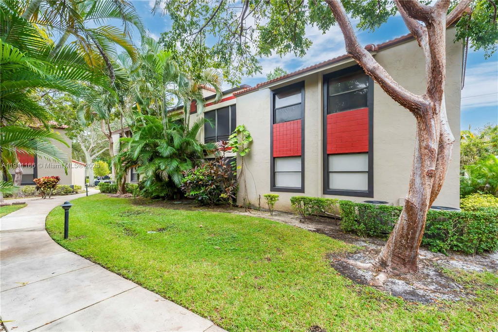 Real estate property located at 11530 10th St #11530, Broward, Pierpointe One Condo I, Pembroke Pines, FL
