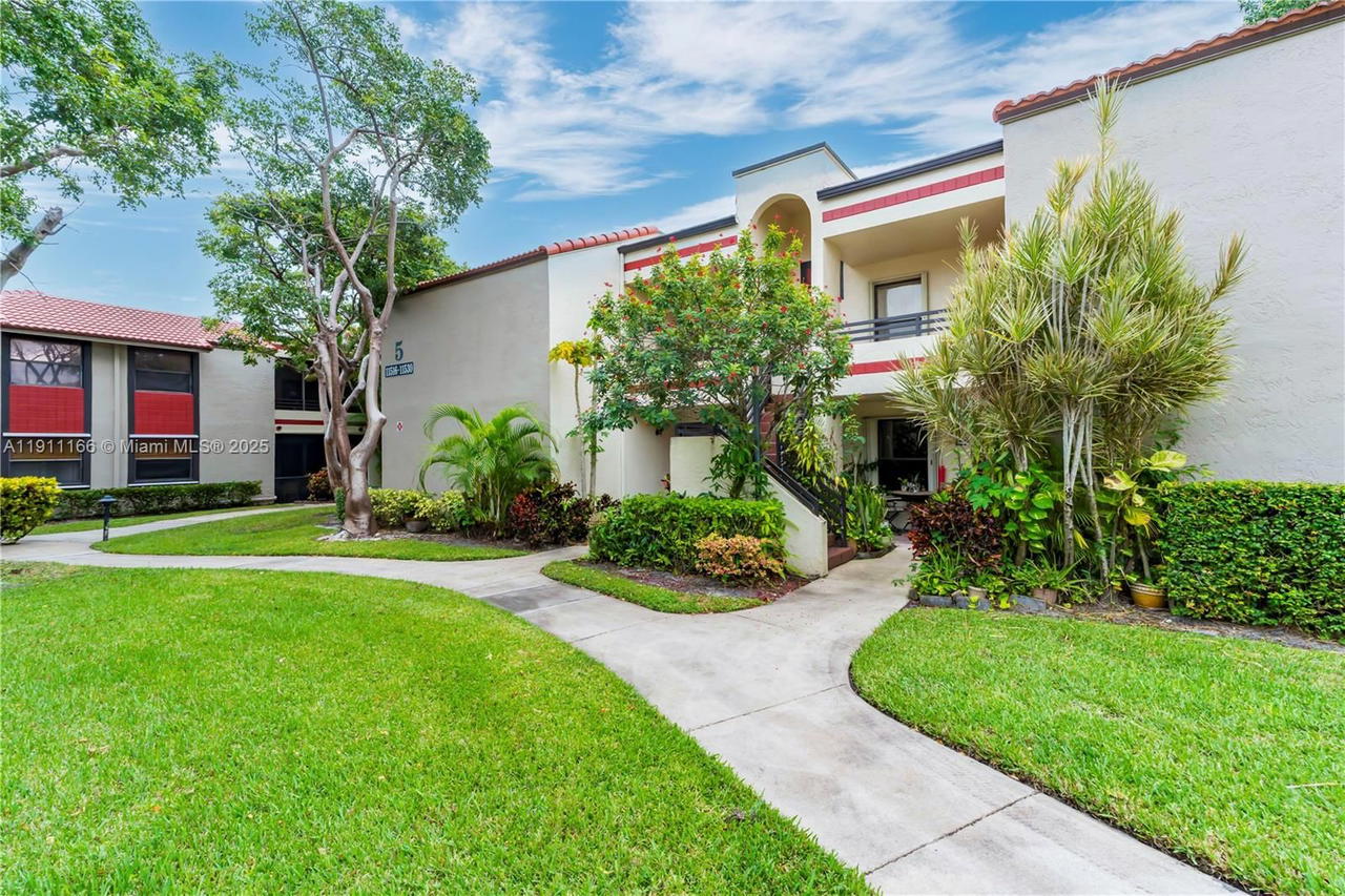 Real estate property located at 11530 10th St #11530, Broward, Pierpointe One Condo I, Pembroke Pines, FL