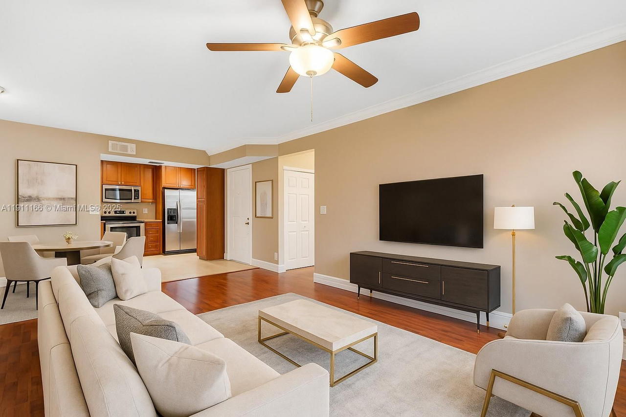 Real estate property located at 11530 10th St #11530, Broward, Pierpointe One Condo I, Pembroke Pines, FL