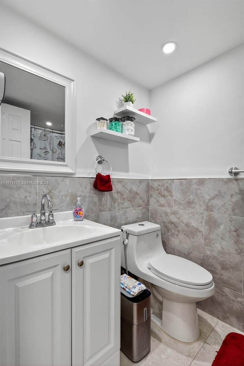 Real estate property located at 7105 13th Ave #201, Miami-dade, Regency Cove Condo, Hialeah, FL