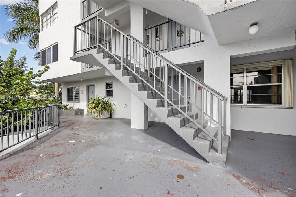 Real estate property located at 7105 13th Ave #201, Miami-dade, Regency Cove Condo, Hialeah, FL