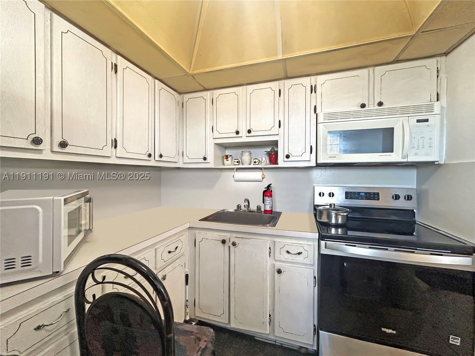 Real estate property located at 2112 1st Way #203, Palm Beach, Village Royale Condo 8, Boynton Beach, FL