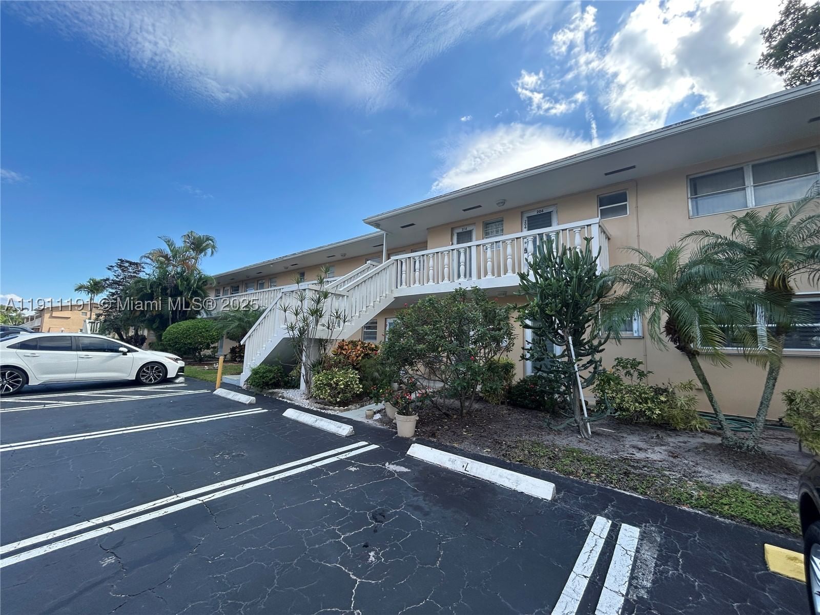 Real estate property located at 2112 1st Way #203, Palm Beach, Village Royale Condo 8, Boynton Beach, FL