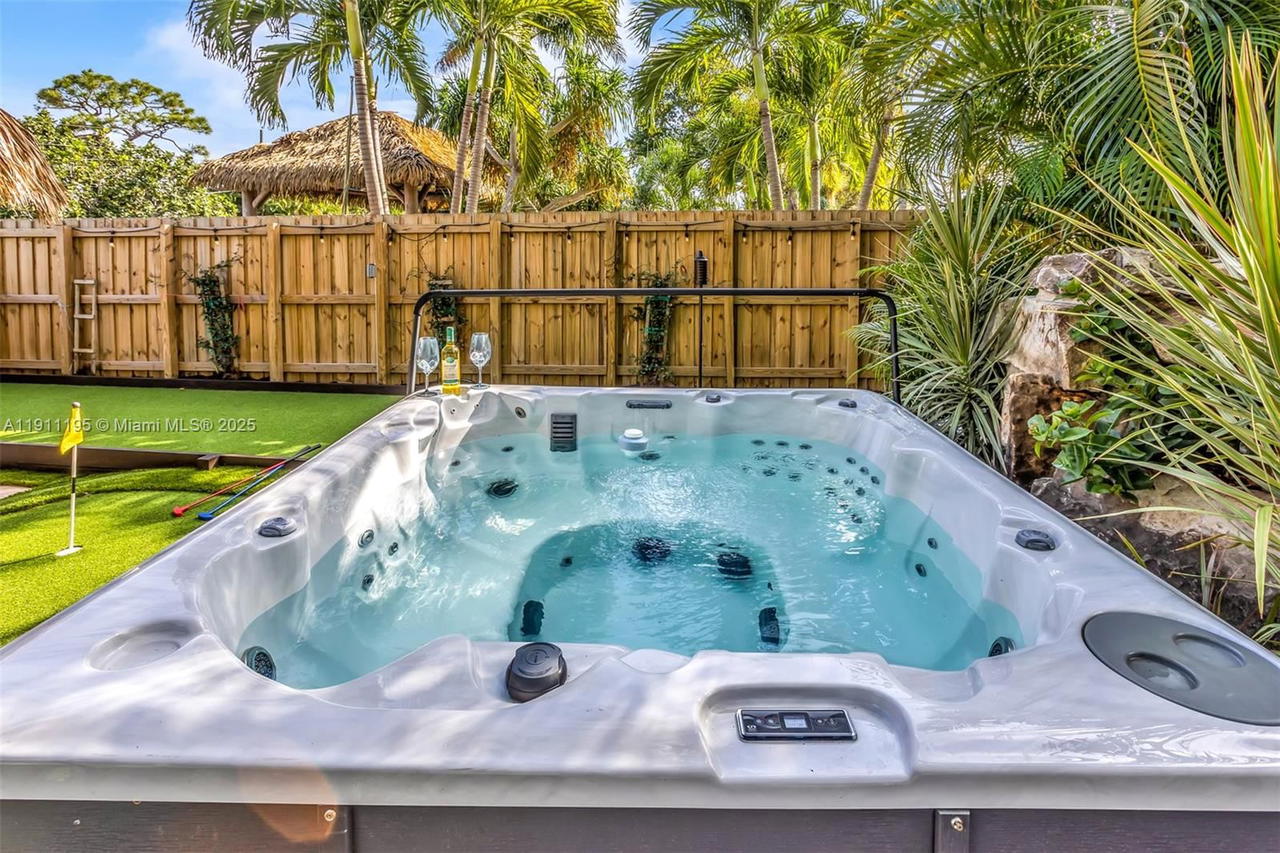 Real estate property located at 2004 17th Way, Broward, River Ridge, Fort Lauderdale, FL