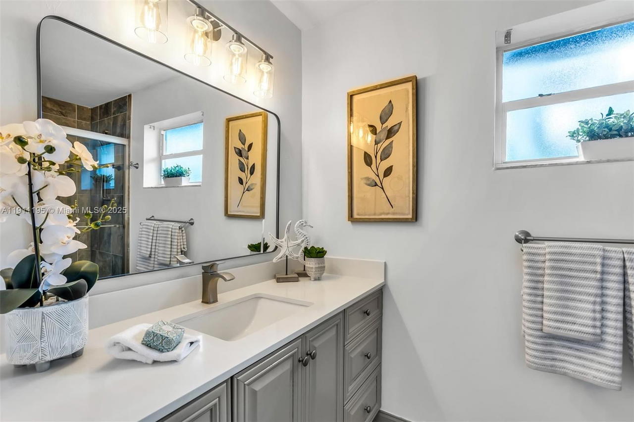 Real estate property located at 2004 17th Way, Broward, River Ridge, Fort Lauderdale, FL