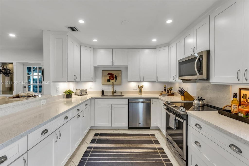 Real estate property located at 2004 17th Way, Broward, River Ridge, Fort Lauderdale, FL