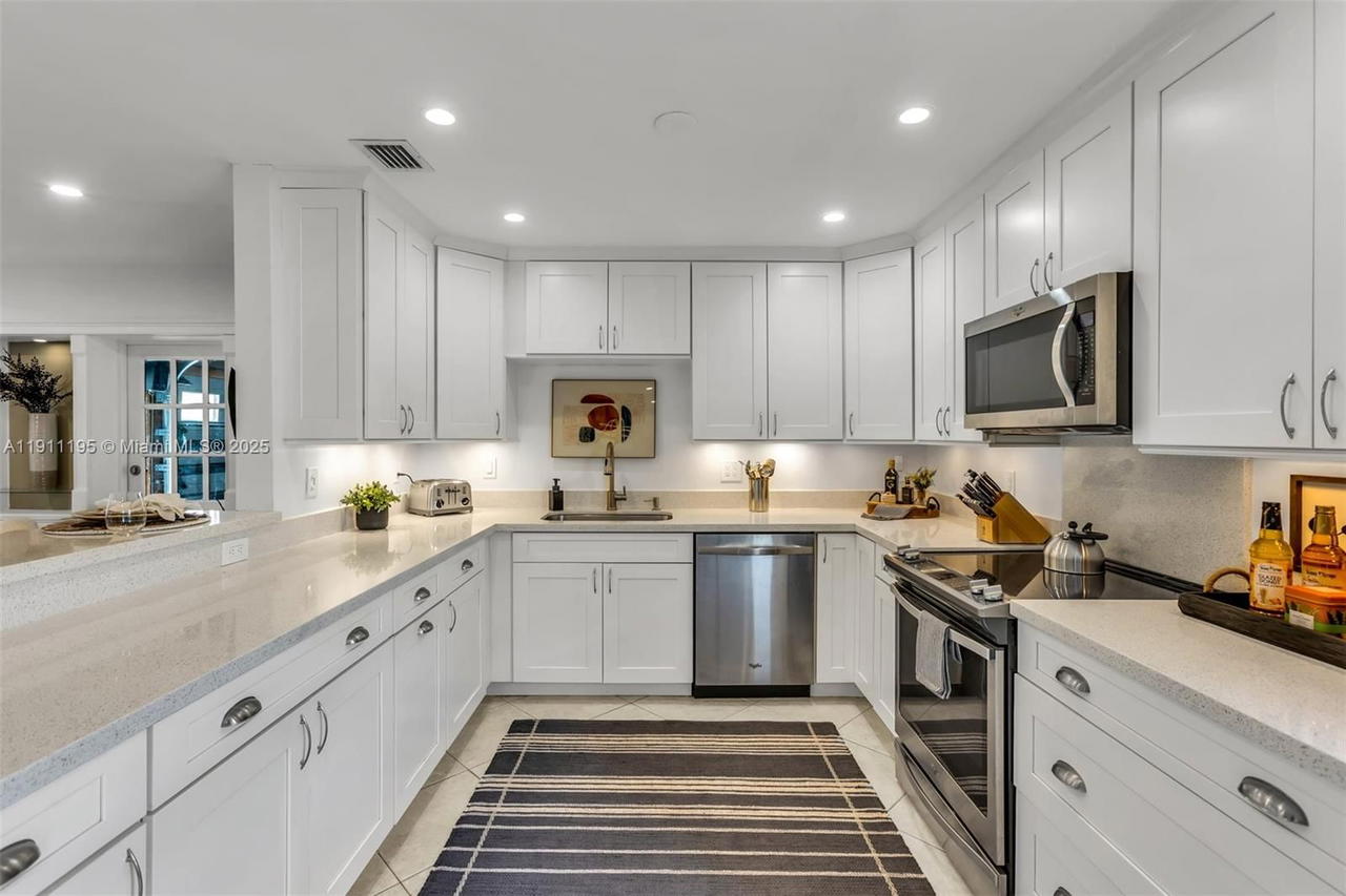 Real estate property located at 2004 17th Way, Broward, River Ridge, Fort Lauderdale, FL