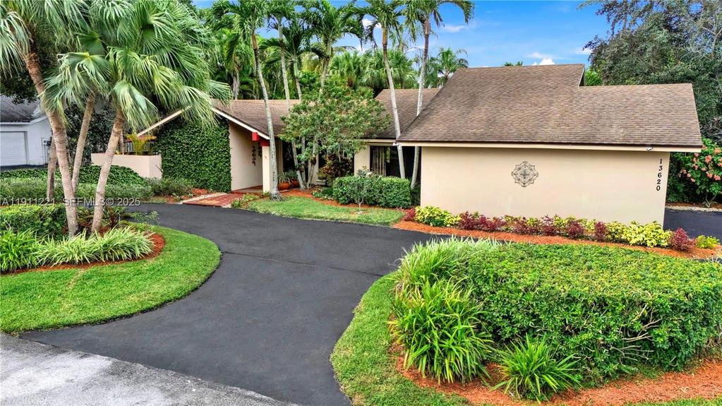 Real estate property located at 13620 104th Ave, Miami-dade, Mary Ann Estates 1st Addn, Miami, FL