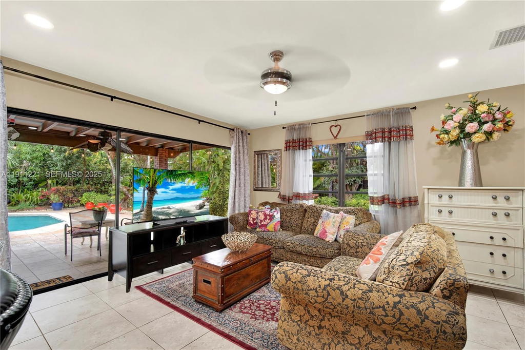 Real estate property located at 13620 104th Ave, Miami-dade, Mary Ann Estates 1st Addn, Miami, FL