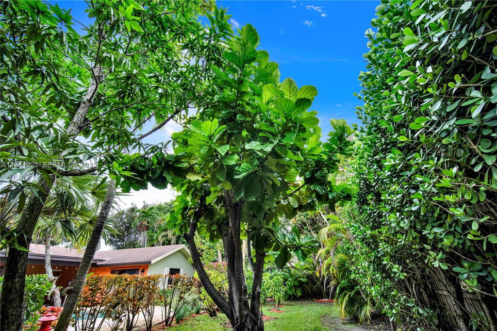 Real estate property located at 13620 104th Ave, Miami-dade, Mary Ann Estates 1st Addn, Miami, FL