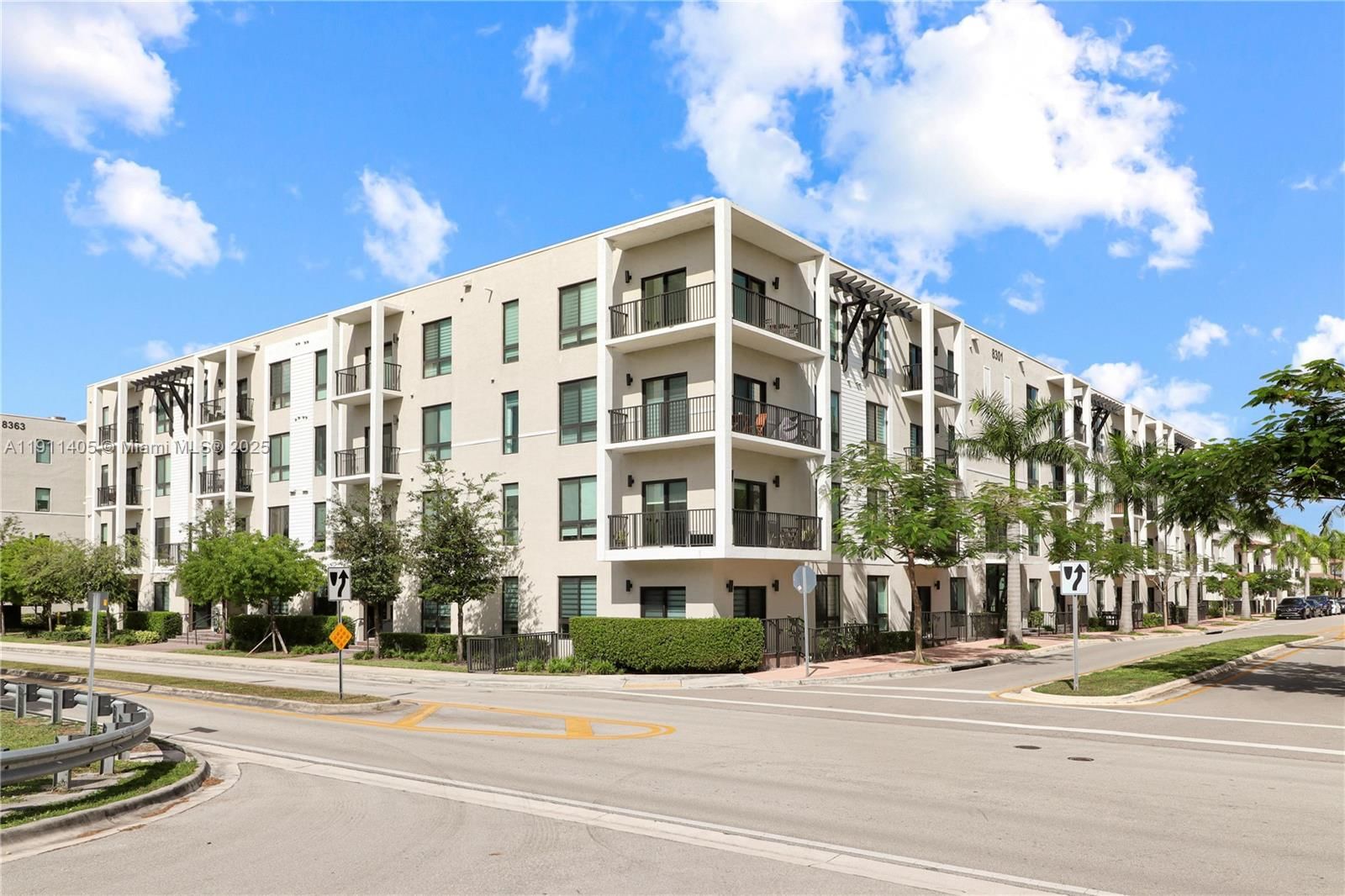 Real estate property located at 8301 41st St B-305, Miami-dade, Downtown Doral South Phas, Doral, FL