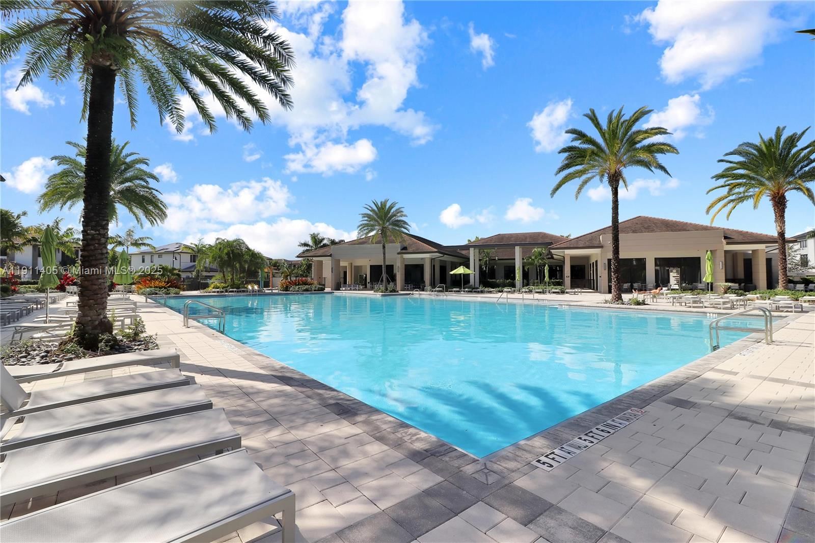 Real estate property located at 8301 41st St B-305, Miami-dade, Downtown Doral South Phas, Doral, FL