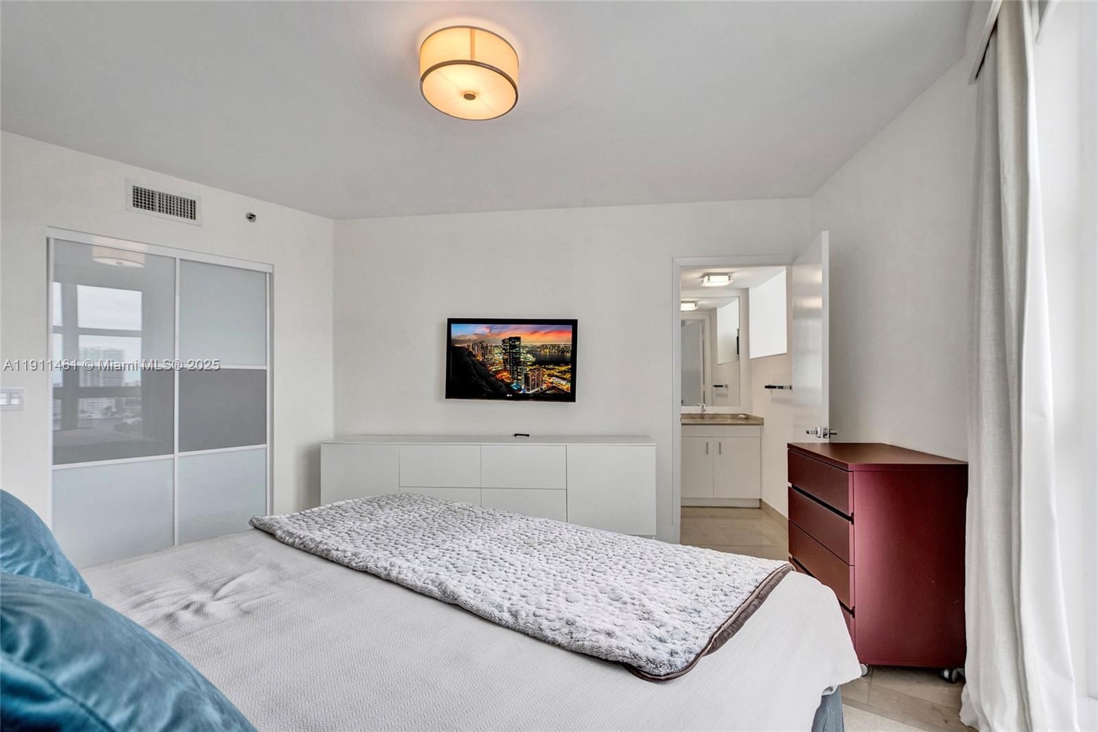 Real estate property located at 19111 Collins Ave #1602, Miami-dade, Ocean Two Condo, Sunny Isles Beach, FL