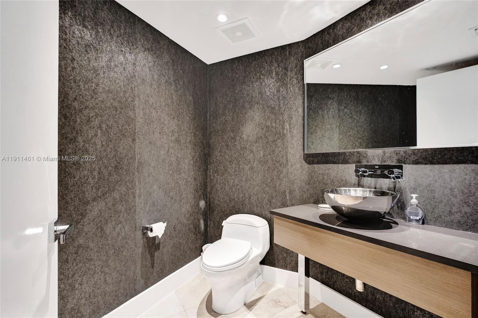 Real estate property located at 19111 Collins Ave #1602, Miami-dade, Ocean Two Condo, Sunny Isles Beach, FL