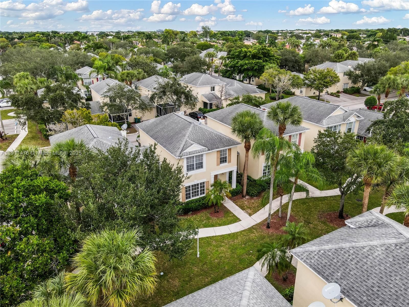 Real estate property located at 10930 Jewel Box Ln, Broward, Land Section 6-south, Tamarac, FL