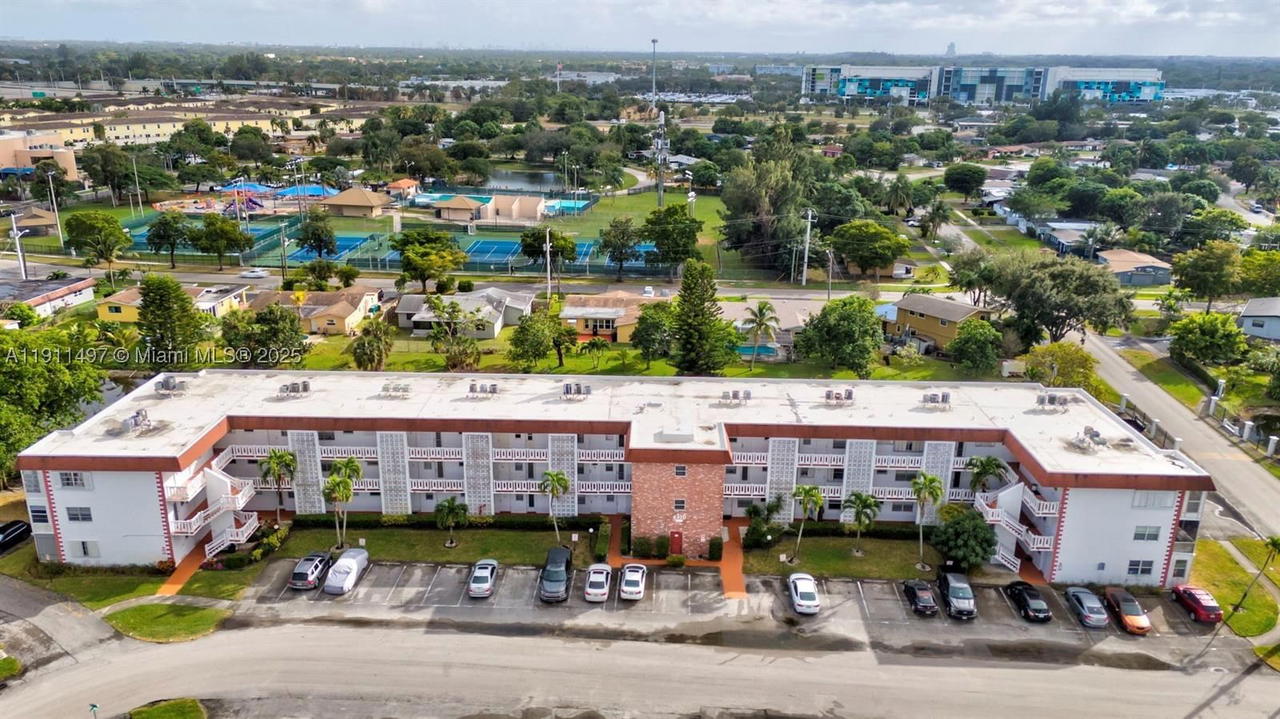 Real estate property located at 4310 12th Ct #302, Broward, Park South Eleven Inc Con, Lauderhill, FL