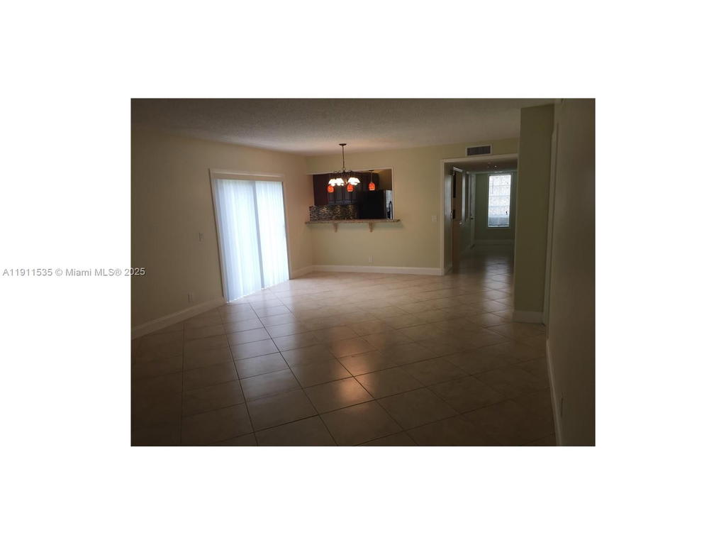 Real estate property located at 415 Lakeview Dr #104, Broward, Racquet Club Apts At Bona, Weston, FL